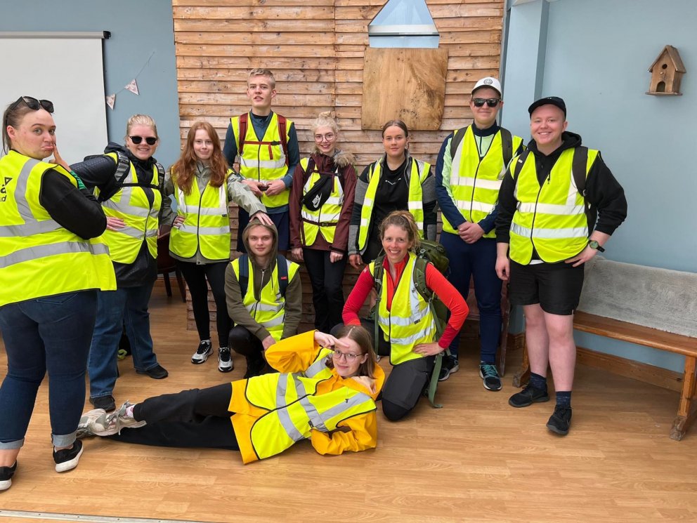 Standandi frá vinstri: Karen Helga, Elsa Margrét, Klara Sóldís, Unnar, Sigdís, Ísold, Rafael Rökkvi,…