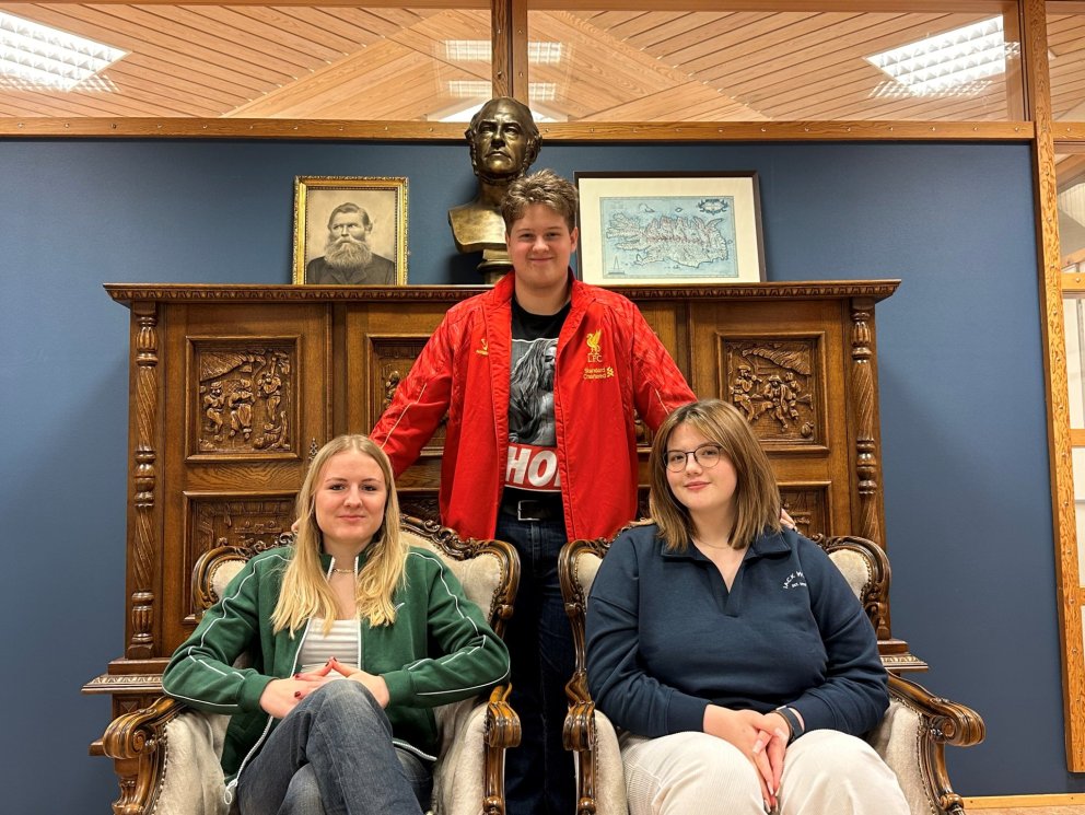 Lið ME í Gettu betur 2024. Katrín Edda, Sebastían Andri og Kristey Bríet