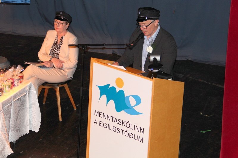 Skólameistari og áfangastjóri á útskrift vor 2021