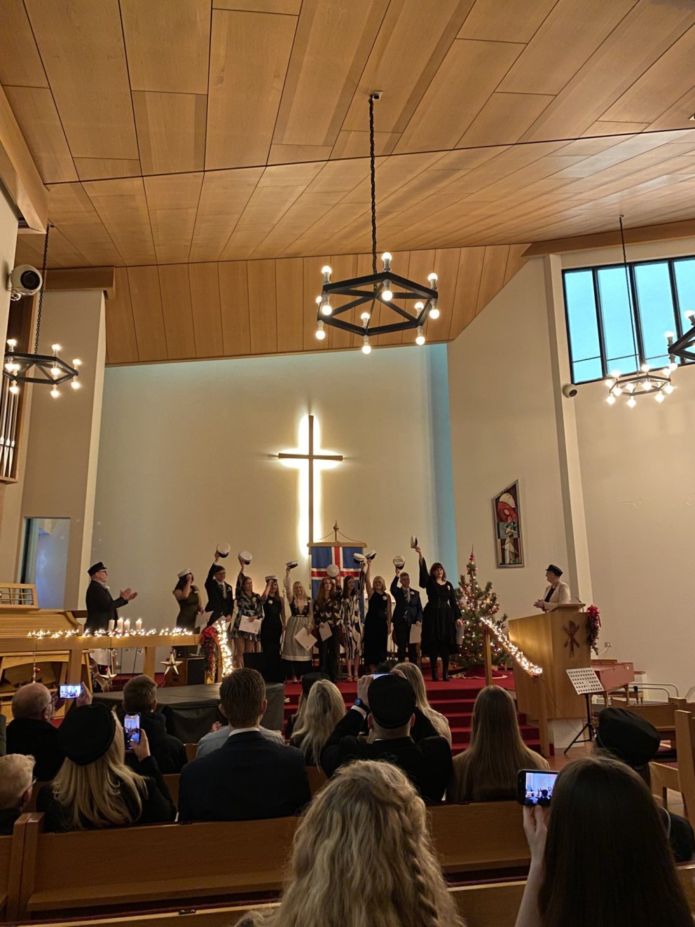 18 brautskráð frá ME