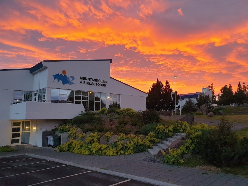 ME á fallegu haustkvöldi