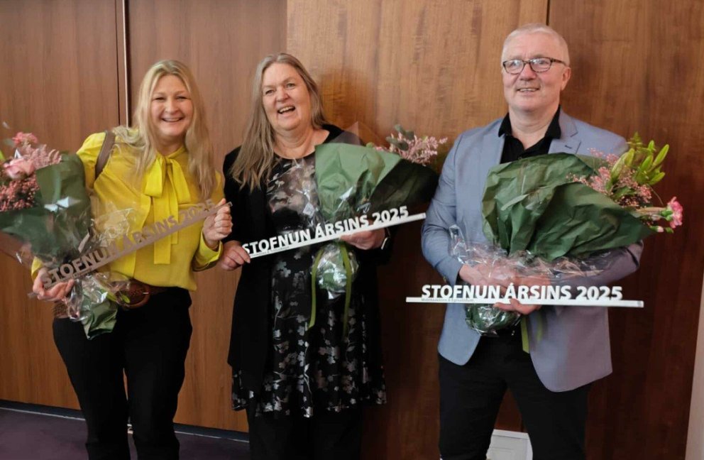 3 skólameistarar á góðri stundu! Guðríður úr MK, Lára úr MT og Árni skólameistari ME
mynd; Sigurður&hellip;