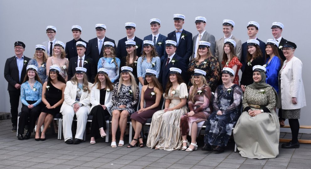 48 brautskráð frá ME í dag