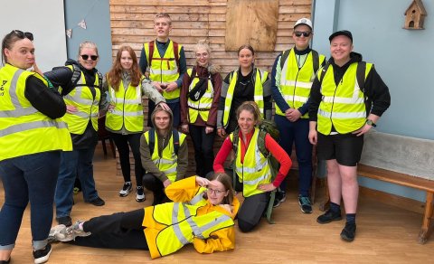 Standandi frá vinstri: Karen Helga, Elsa Margrét, Klara Sóldís, Unnar, Sigdís, Ísold, Rafael Rökkvi,…