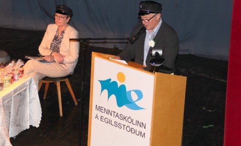 Skólameistari og áfangastjóri á útskrift vor 2021