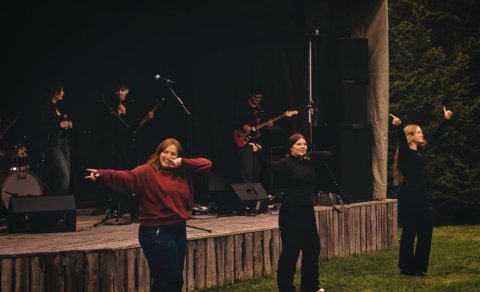 Fyrstu fundir félaga NME og kosningar