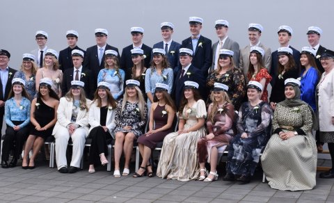 48 brautskráð frá ME í dag