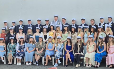 57 nýstúdentar útskrifaðir frá ME í dag